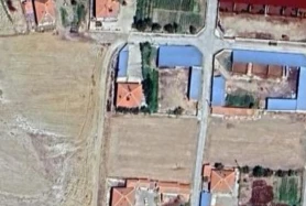 BAĞLIKAYA'DA ÜZERİNDE KULLANIMA HAZIR EV OLAN SATILIK ARSA