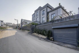 KAYAPADA ÖZEL TASARIM TRİPLEKS MÜSTAKİL BAHÇELİ 4+1 VİLLA
